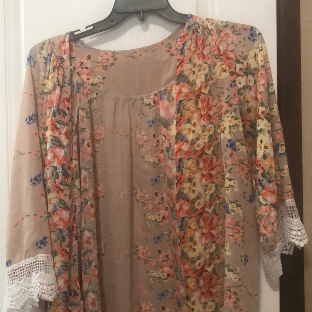 Floral Kimono with lace trim. Great condition